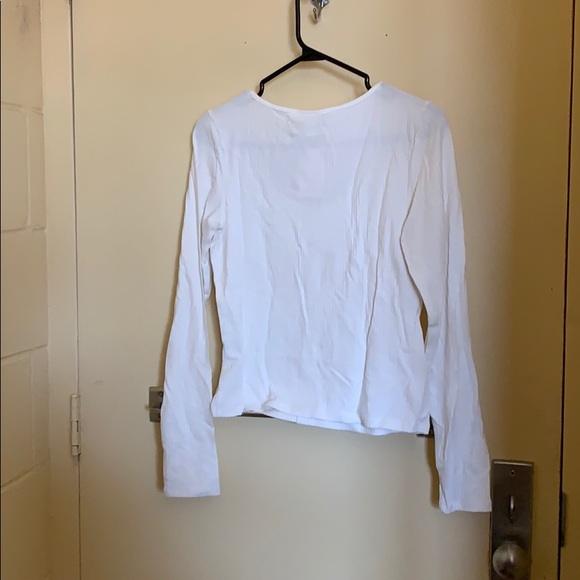 White textured button top - Picture 2 of 3